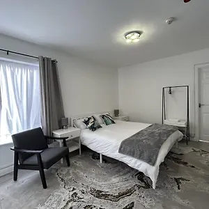 Large Flat Near Cleethorpes